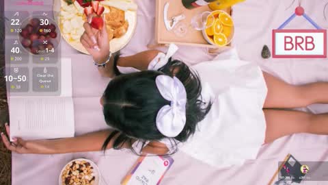 sweetviolet___ online show from October 19, 12:06 pm