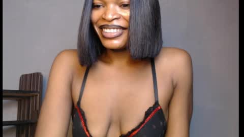 Snapshot of sweetxxboobsx chatting on May 19, 9:37 am sweetxxboobsx online show from May 19, 9:37 am