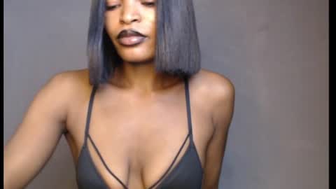 Snapshot of sweetxxboobsx chatting on June 17, 8:28 am sweetxxboobsx online show from June 17, 8:28 am