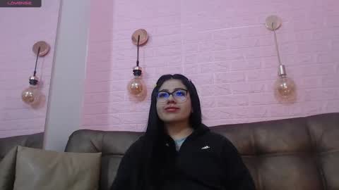 Snapshot of sweety_ashly chatting on March 2, 12:11 pm Ashley 3 online show from March 2, 12:11 pm