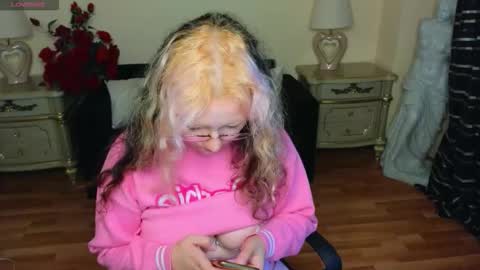 Snapshot of sweety_candys chatting on September 22, 4:14 am Hot Candy online show from September 22, 4:14 am