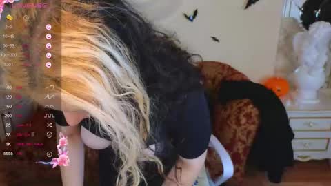 Snapshot of sweety_candys chatting on October 17, 4:37 am Hot Candy online show from October 17, 4:37 am