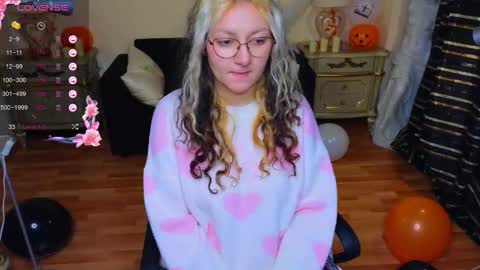 Snapshot of sweety_candys chatting on October 20, 4:24 am Hot Candy online show from October 20, 4:24 am