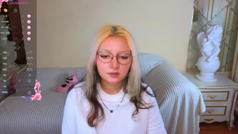 Snapshot of sweety_candys chatting on November 22, 11:20 am Hot Candy online show from November 22, 11:20 am