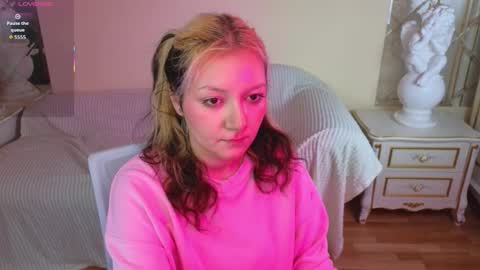 Snapshot of sweety_candys chatting on November 28, 12:08 pm Hot Candy online show from November 28, 12:08 pm