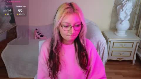 Snapshot of sweety_candys chatting on December 1, 11:59 am Hot Candy online show from December 1, 11:59 am