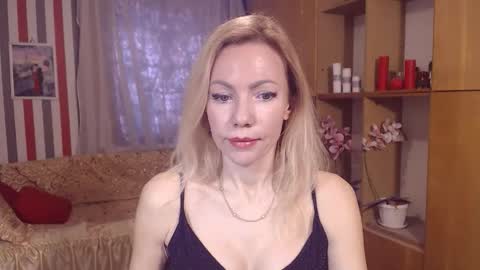 Snapshot of sweety_friend chatting on April 13, 3:45 am Sweety friend online show from April 13, 3:45 am