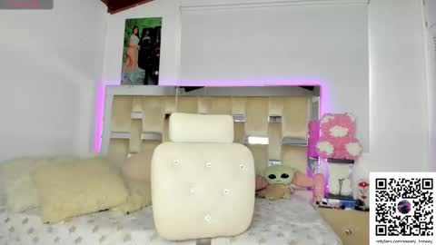  independent model  online show from March 6, 6:48 pm