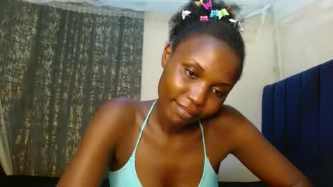 Snapshot of sweety_spixxy chatting on May 13, 7:00 pm Dolly online show from May 13, 7:00 pm