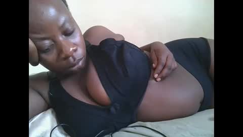 sweetyass25 online show from September 15, 6:35 am