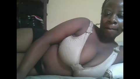 sweetyass25 online show from December 2, 5:24 am