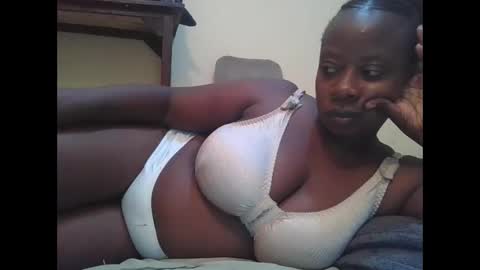 sweetyass25 online show from May 1, 4:06 am
