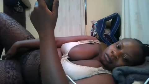 Snapshot of sweetyass25 chatting on June 1, 6:31 pm sweetyass25 online show from June 1, 6:31 pm