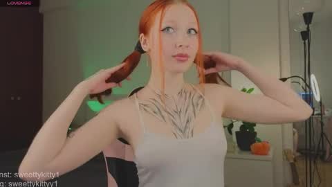 Snapshot of sweetykitty_x chatting on May 11, 12:33 pm Jenny give it a sub online show from May 11, 12:33 pm