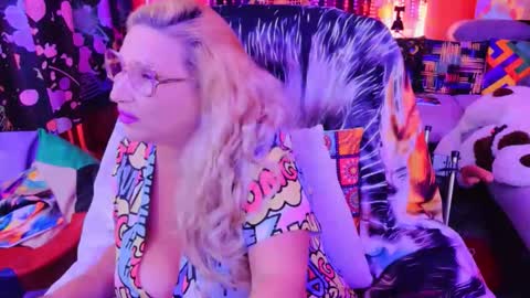 Lisa online show from September 27, 3:28 pm