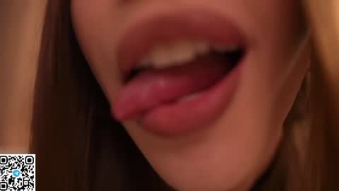 Snapshot of sweetymolli chatting on July 29, 4:05 pm Molly online show from July 29, 4:05 pm