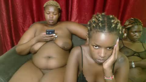 Snapshot of sweetz_candice chatting on February 16, 2:20 am sweetz_candice online show from February 16, 2:20 am