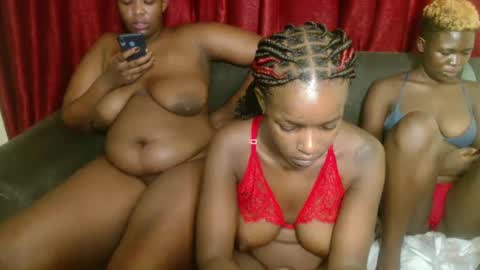 Snapshot of sweetz_candice chatting on March 4, 1:01 am sweetz_candice online show from March 4, 1:01 am