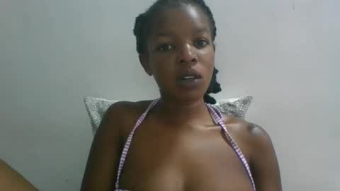 Snapshot of sweetz_candice chatting on October 15, 9:31 am sweetz_candice online show from October 15, 9:31 am
