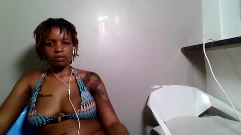 Snapshot of sweetz_candice chatting on May 28, 12:19 am sweetz_candice online show from May 28, 12:19 am
