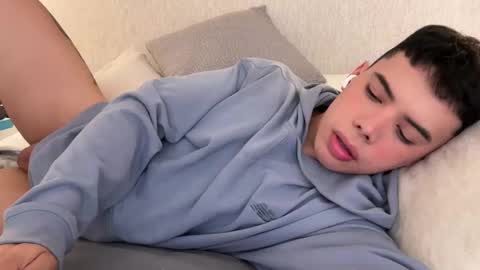 Snapshot of sweetzamuel chatting on September 12, 2:11 am zamuel -15 off online show from September 12, 2:11 am