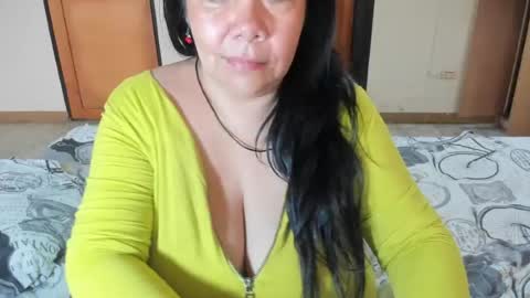 Snapshot of sweewoman_ chatting on July 8, 12:42 pm Miranda online show from July 8, 12:42 pm