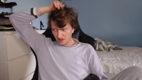 Snapshot of swetieecharmm chatting on March 22, 10:51 am Cat online show from March 22, 10:51 am