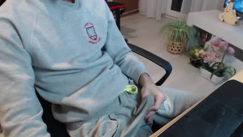 SwetLittleBoy4u online show from October 1, 6:03 pm