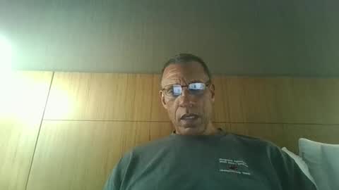 swimmerbod2495 online show from March 31, 2:24 am