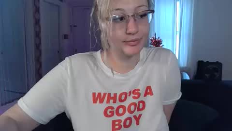 Snapshot of switchykitty chatting on December 3, 8:07 pm ashley blayde online show from December 3, 8:07 pm