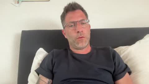 Snapshot of swizzmen1984 chatting on May 3, 10:32 am Luca and Kira online show from May 3, 10:32 am