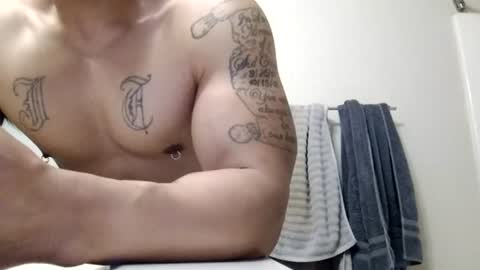 swollenhelmenthead online show from July 28, 11:37 pm