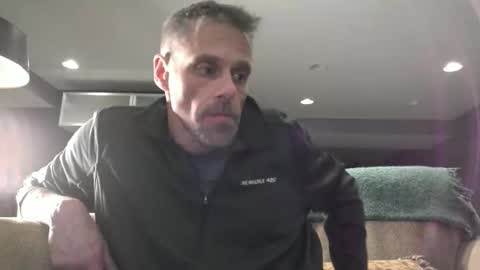 swontguy2025 online show from March 9, 6:28 am