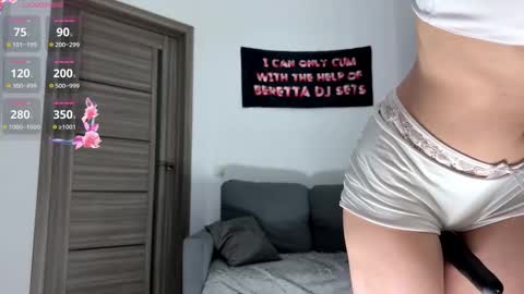 Mona online show from March 20, 5:07 pm