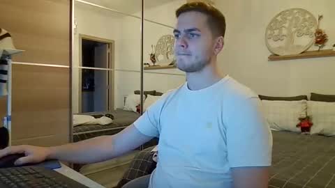 Snapshot of syl092 chatting on December 5, 3:52 pm syl092 online show from December 5, 3:52 pm