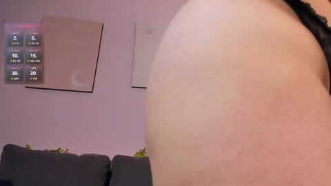 Snapshot of sylvara_bx chatting on April 29, 5:30 pm online show from April 29, 5:30 pm