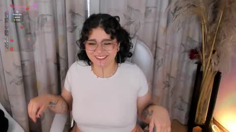 Snapshot of sylvara_bx chatting on June 1, 12:07 pm online show from June 1, 12:07 pm
