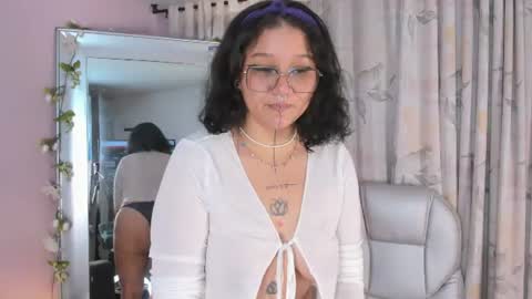 Snapshot of sylvara_bx chatting on July 9, 12:42 pm online show from July 9, 12:42 pm