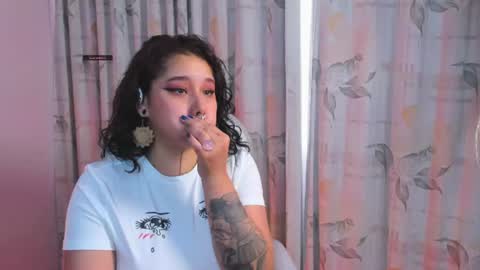 Snapshot of sylvara_bx chatting on August 5, 12:08 pm online show from August 5, 12:08 pm
