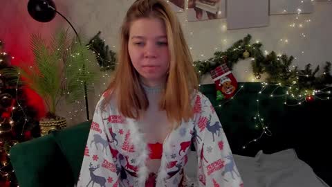 Snapshot of sylviarussell chatting on January 4, 5:48 am Sylvia online show from January 4, 5:48 am