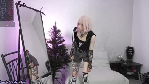 Snapshot of sylvie_fey chatting on November 29, 4:26 am Sylvie online show from November 29, 4:26 am