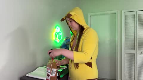 Jennah online show from October 11, 6:50 pm