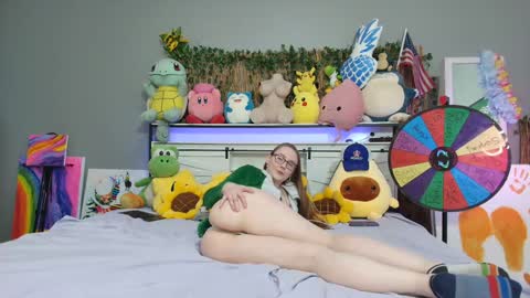 Snapshot of syndica chatting on November 28, 2:36 am Jennah online show from November 28, 2:36 am