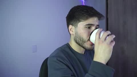 Snapshot of t0ny_wylie chatting on December 21, 8:07 am t0ny_wylie online show from December 21, 8:07 am