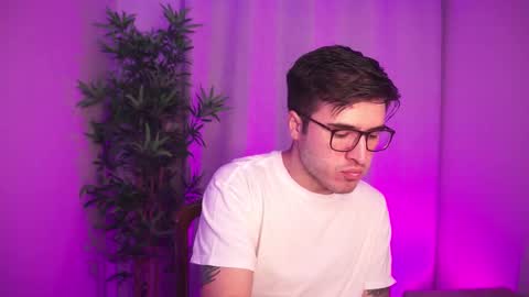 Snapshot of t0ny_wylie chatting on November 12, 10:48 am t0ny_wylie online show from November 12, 10:48 am