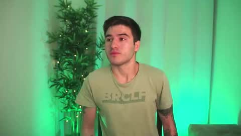 Snapshot of t0ny_wylie chatting on November 13, 9:52 am t0ny_wylie online show from November 13, 9:52 am