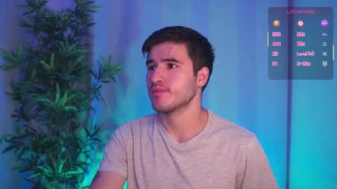 Snapshot of t0ny_wylie chatting on November 17, 10:10 am t0ny_wylie online show from November 17, 10:10 am