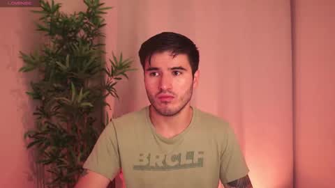 Snapshot of t0ny_wylie chatting on November 19, 9:53 am t0ny_wylie online show from November 19, 9:53 am