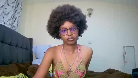 Snapshot of t_okyo chatting on December 6, 9:43 am TOKYO online show from December 6, 9:43 am