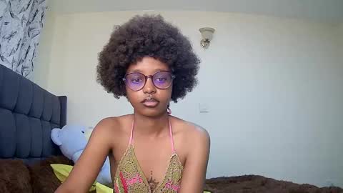 Snapshot of t_okyo chatting on December 9, 9:17 am TOKYO online show from December 9, 9:17 am